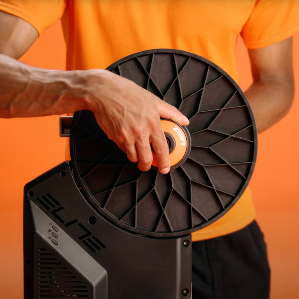 Guarda come installare lo Zwift Cog sui trainer Elite compatibili